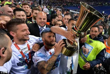 Трима фенове на Наполи са ранени при стрелба