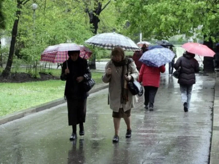 Дъждът и гръмотевиците се засилват в неделя