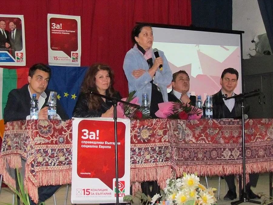 Йотова: ГЕРБ са сключвали договори в нарушения