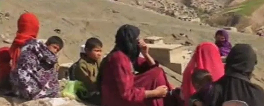 Свлачище погреба над 300 души в Афганистан