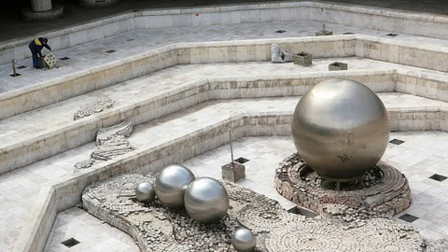 Падналото дете пред НДК - в кома