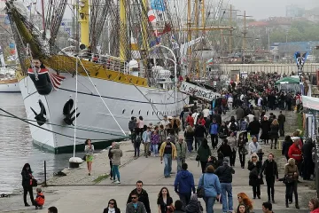 "Крузенщерн" с храм на борда