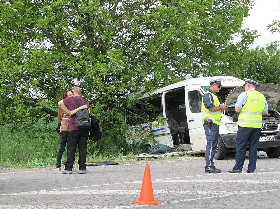 Две жени загинаха в бус на ужасите