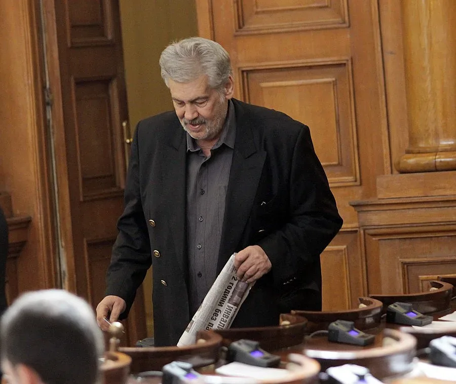 Ламбо се връща в театъра