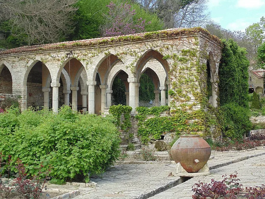 Двореца кани на съботно матине