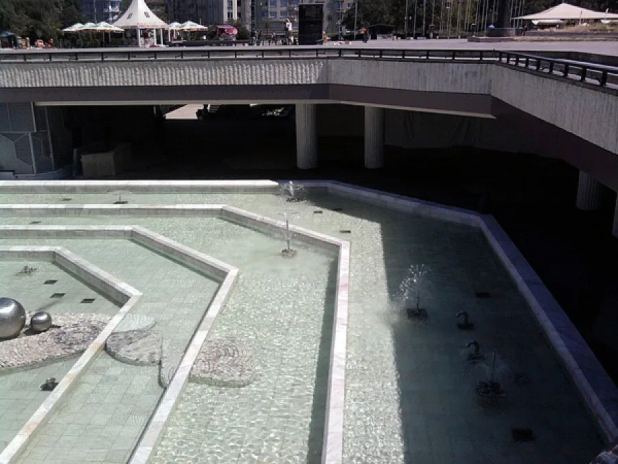 Дете в кома след 10-метрово падане край НДК