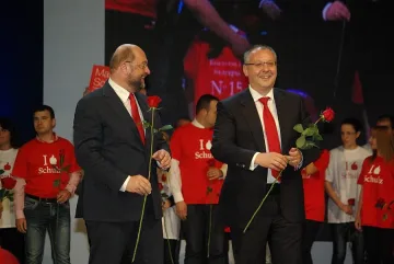 Червените шампиони в клип