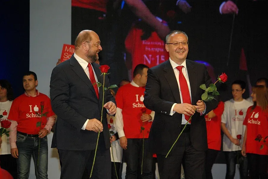 Червените шампиони в клип