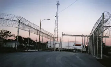 Експлозия в затвор рани 100 във Флорида