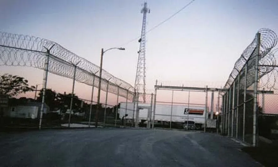 Експлозия в затвор рани 100 във Флорида