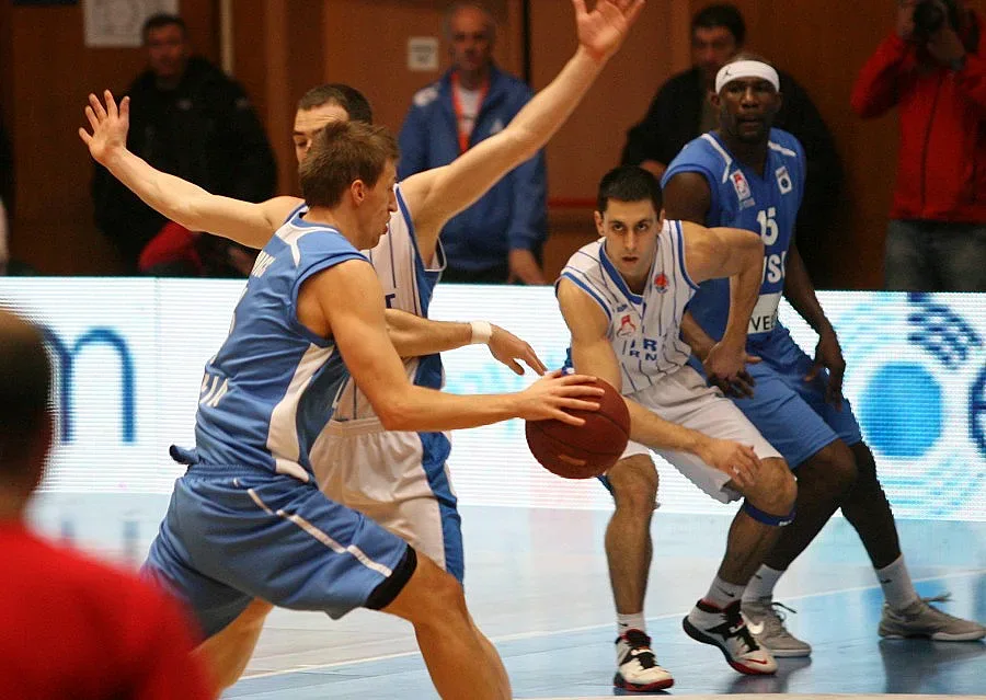 "Моряците": 2000 ни чакат за война