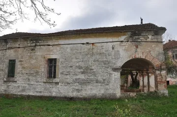 Черно поле посреща Гергьовден с наводнен храм