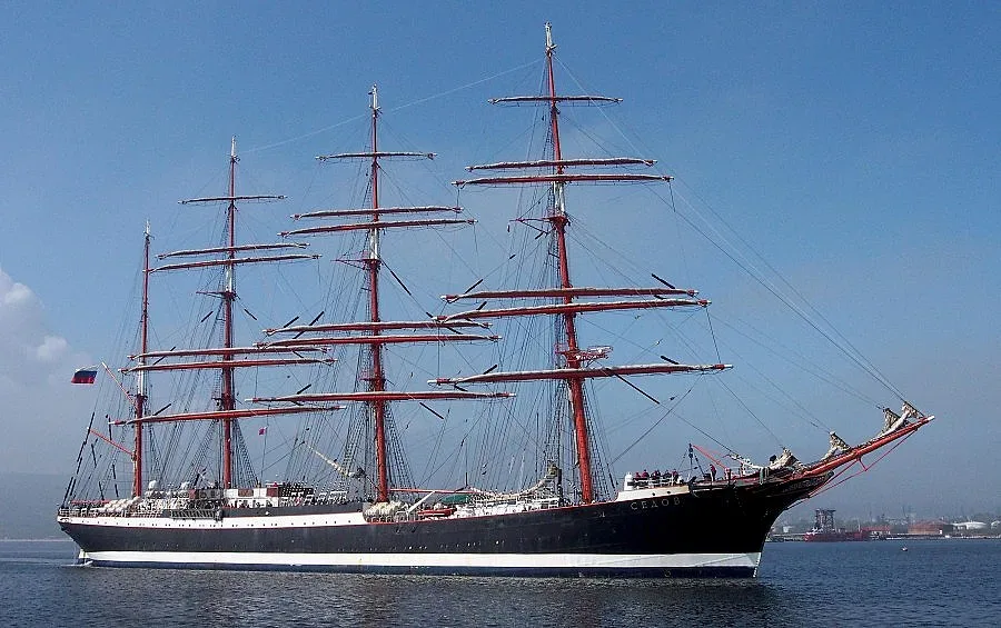 Варна лудна по корабите-гиганти (СНИМКИ)