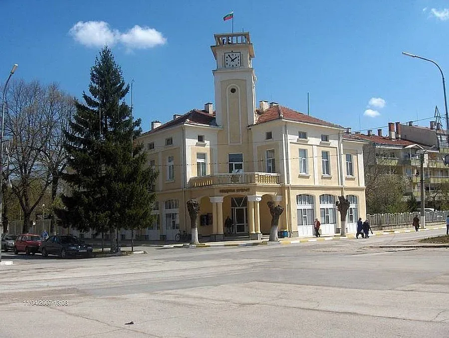 Изкоп затрупа работник в навечерието на трудовия празник