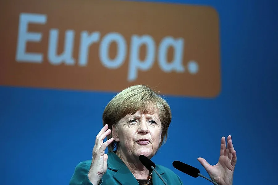 Меркел за военна намеса в Украйна: Изключено 