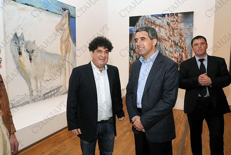 Опашки от фенове за Греди Асса