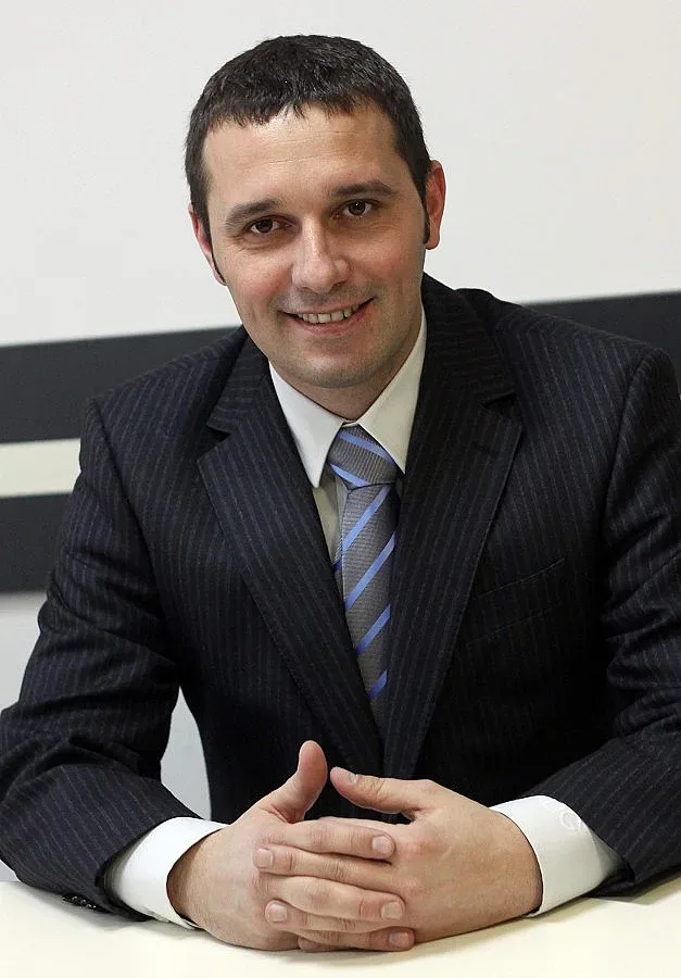 Схемата един бос да издържа клуба фалира