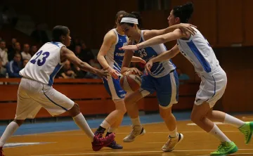 Фенове на опашка в МВР заради Тити