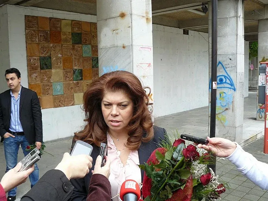 Йотова: Политиците изостават от гражданите на България