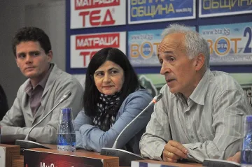 Нестинарски танци край Паметника на съветската армия