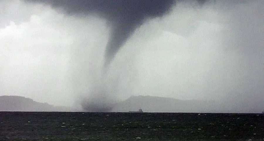 Броят на загиналите при бури торнадо в САЩ достигна 35 души