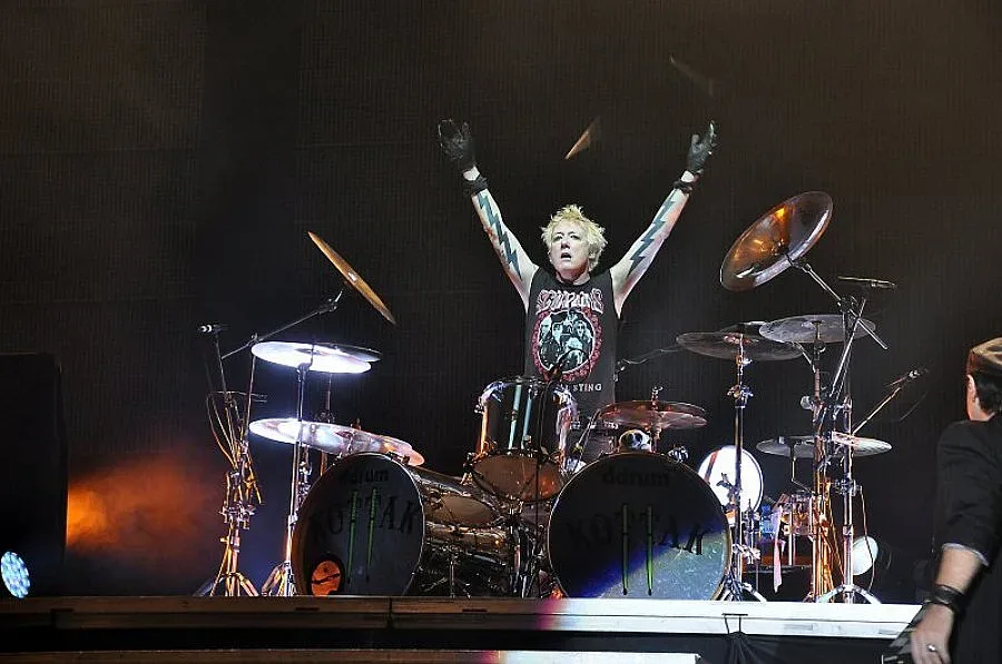 Осъдиха барабаниста на "Скорпиънс" на 1 месец затвор в Дубай