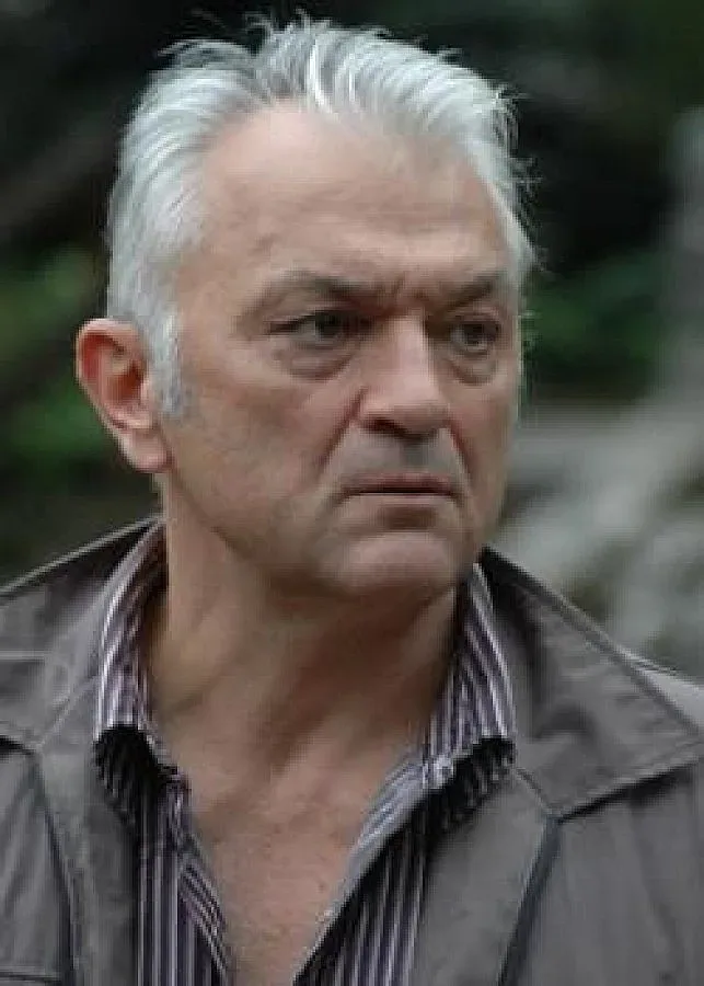 Сашо Диков засега остава в Нова