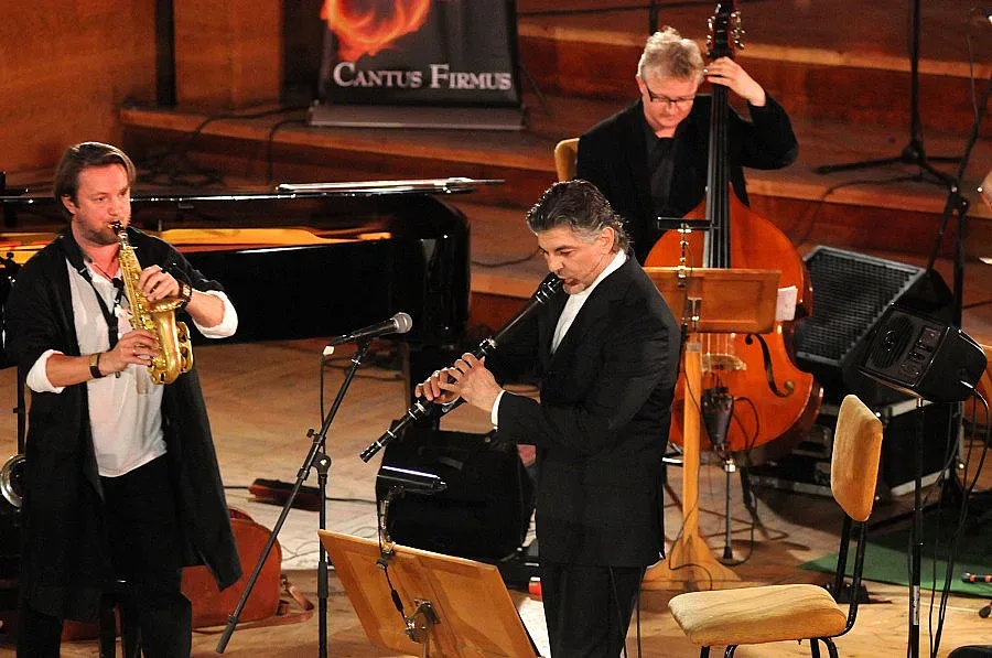 Теодосий в джемсешън с полски виртуози