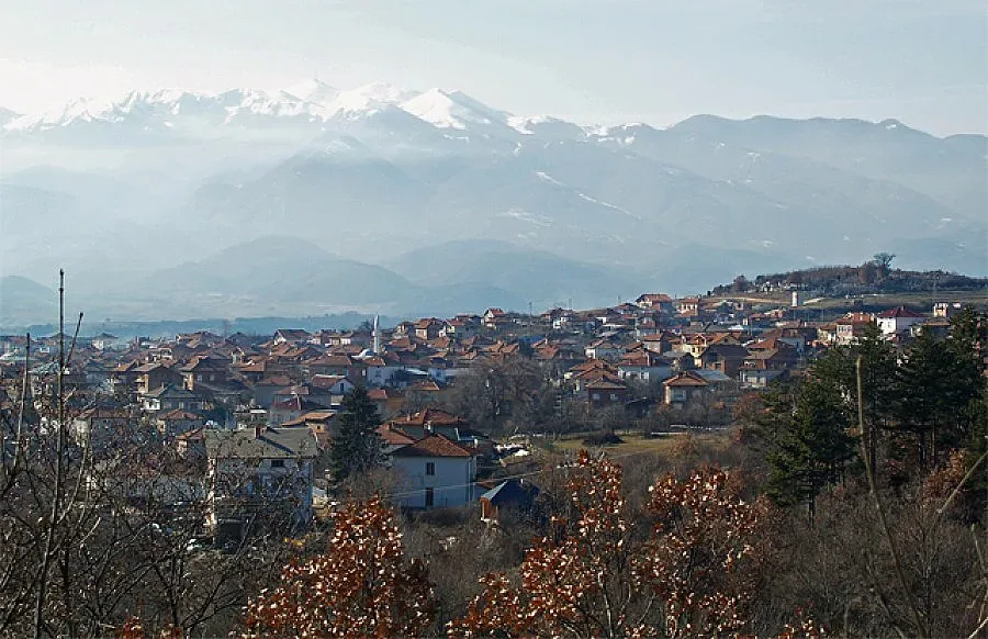 Нашенци и гърци пълнят Огняново за Гергьовден