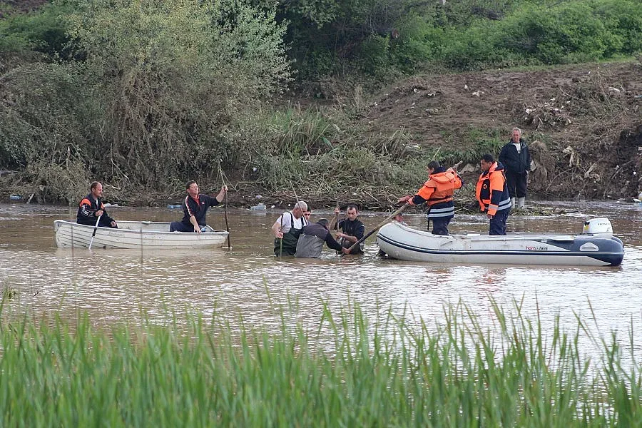 Откриха тялото на детето от удавеното семейство край Винево