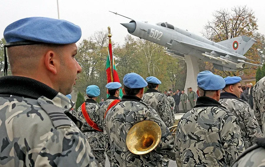 Тренировъчни самолети прелитат над столицата