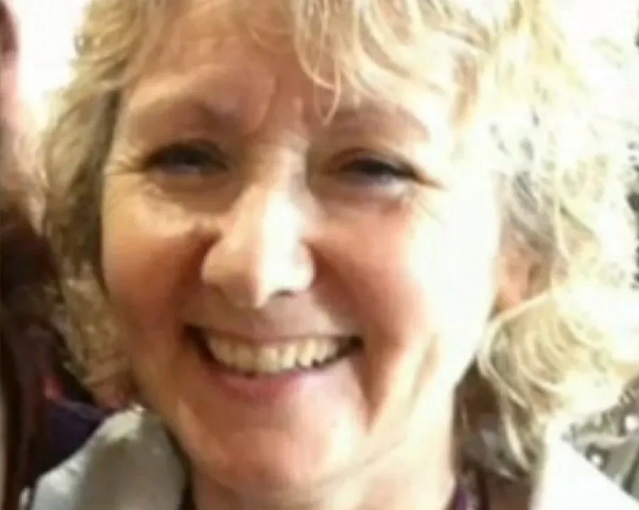 15-годишен наръга до смърт учителката си