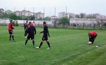 Лазаров и Тунчев на облекчен режим преди "Левски"