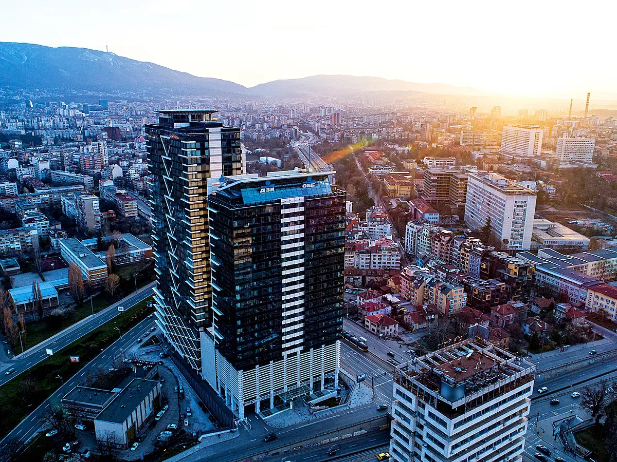 ОББ: Услугите и индустрията отново мотори на икономиката