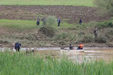 Откриха Шерин на стотина метра от майка й