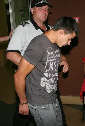 Обвиняемият Владимир в съда: Стефка сама падна в канала