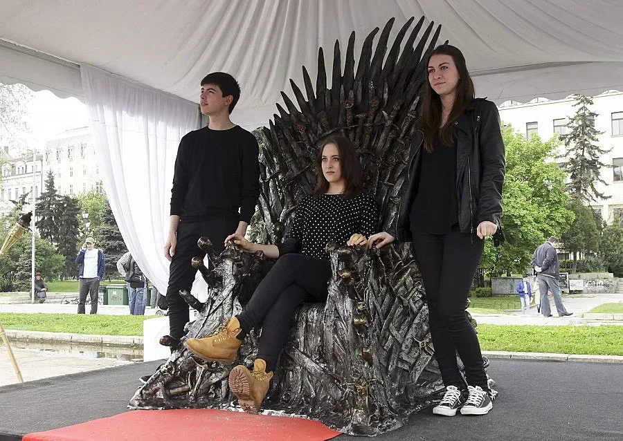 Звезди танцуват на Трона 