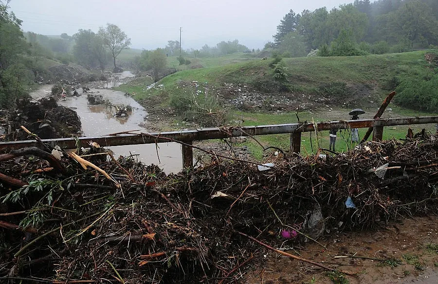 Откриха още един труп, отнесен от пороя във Винево