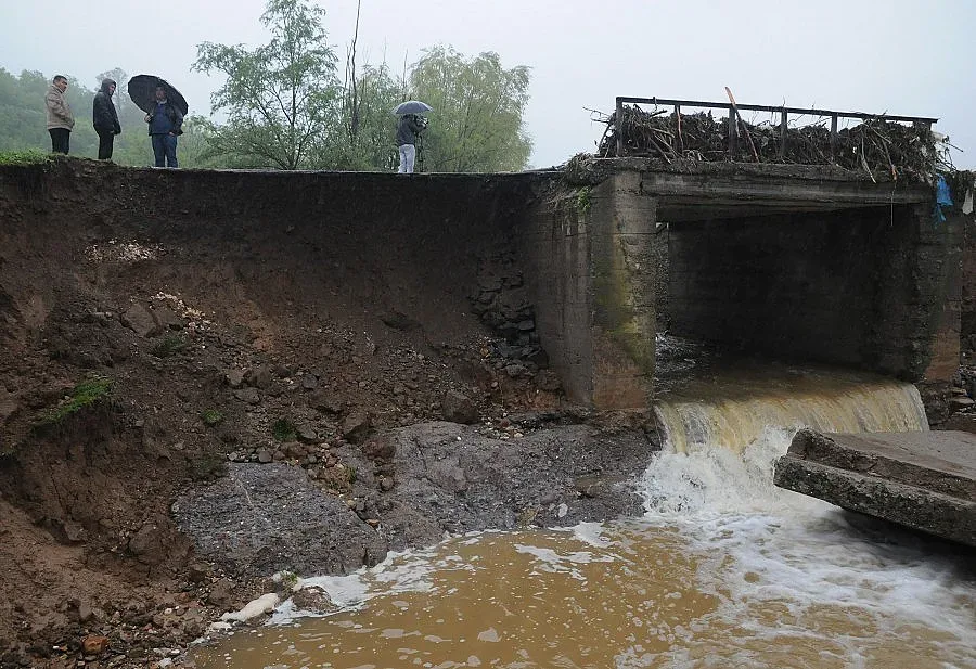 Продължава търсенето на изчезналото семейство в хасковско