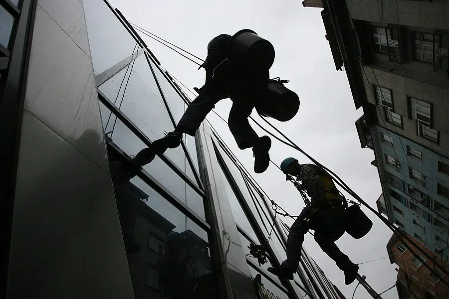 Почитаме паметта на загиналите при трудови злополуки