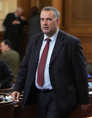 Чакъров със 7-ми мандат от либералите