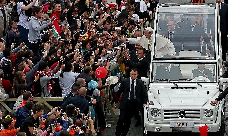Канонизацията обедини консерватори и либерали