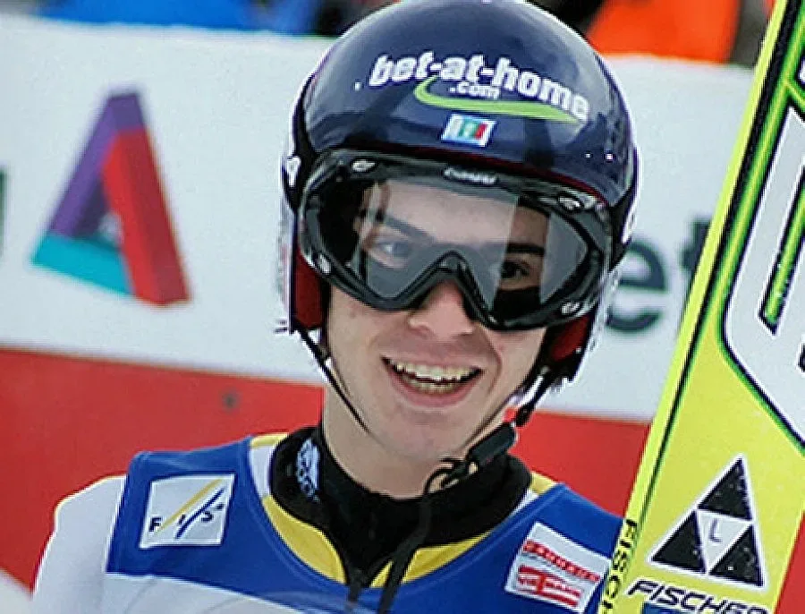 ФИС предлага нов треньор за Зографски