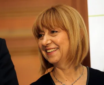Клисарова: Важно е младите да завършват с професия