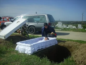 Майката на Пламена сама погреба детето си