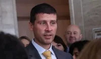 Ивелин Михайлов в акция, прегърна се с "Промяната"