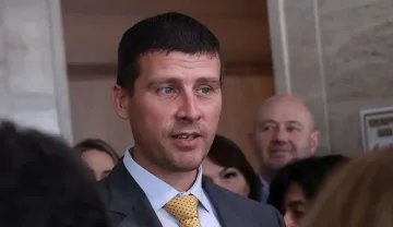 Ивелин Михайлов в акция, прегърна се с "Промяната"