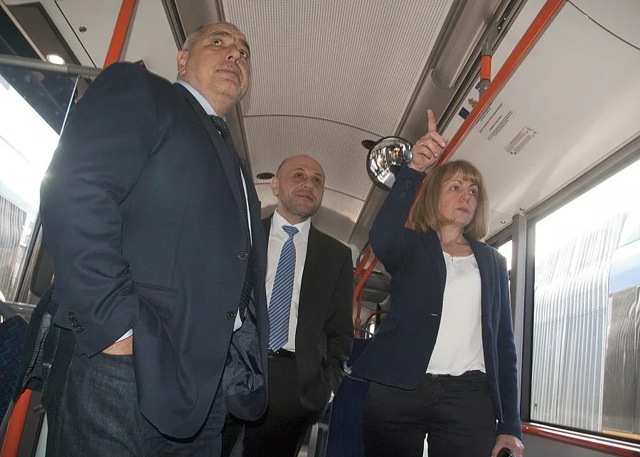 Бойко качва Юнкер в метрото