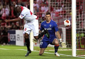 Плашат УЕФА с адвокат на Ицо