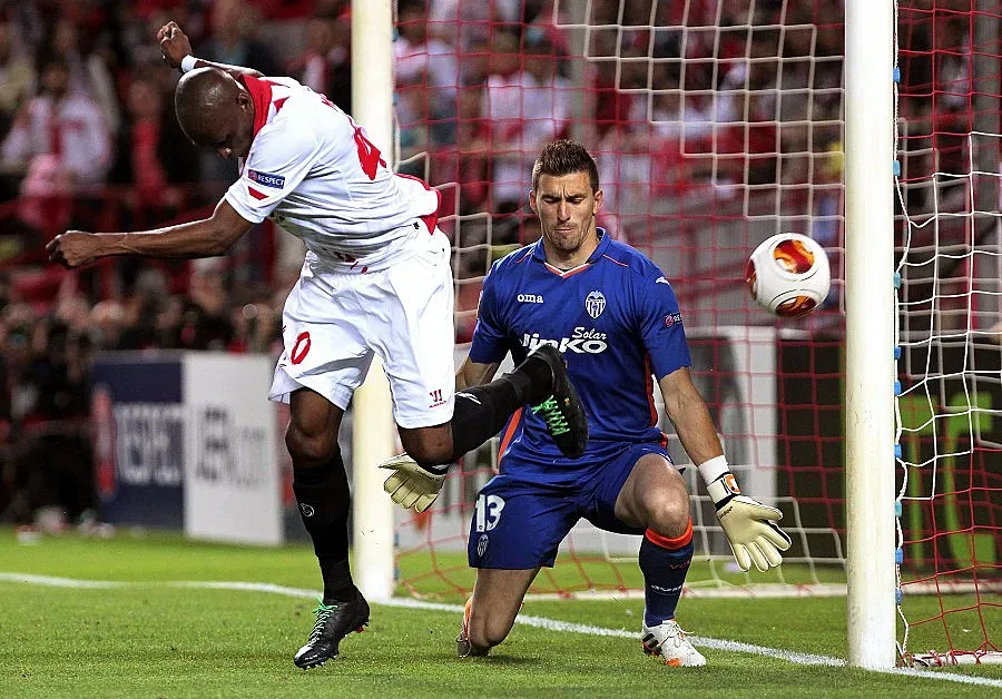 Плашат УЕФА с адвокат на Ицо